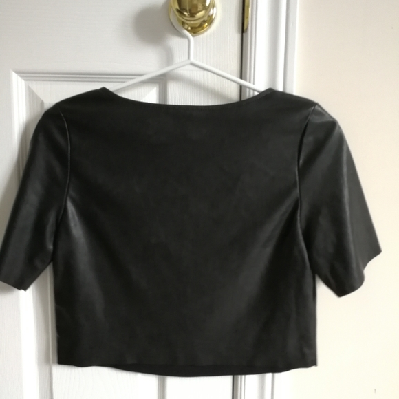 Divided faux leather (pleather) cropped top - Picture 3 of 3